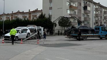 İnegöl'de Otomobil Kazası: 2 Yaralı