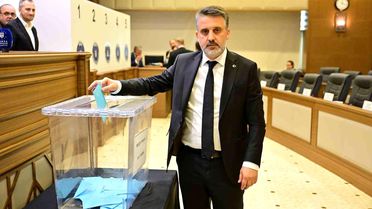 Büyükşehir'in başkanvekili 61 oyla Şahin Biba oldu