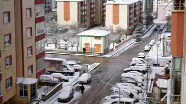 Erzurum güne yine karla uyandı, bölge için zirai don uyarısı geldi