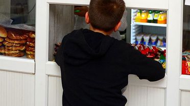 100 bin öğrenciye 2 bin TL kantin desteği