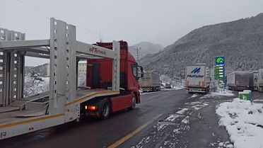 Posof'ta Kar Yağışı, Ilgar Geçidi Kapandı