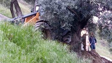 Kendi kazdığı devasa çukurda can verdi