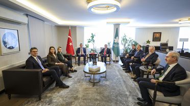 Özgür Özel'den Siyasi Ahlak Yasası Vurgusu