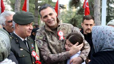 Şehit polisler mezarları başında anıldı