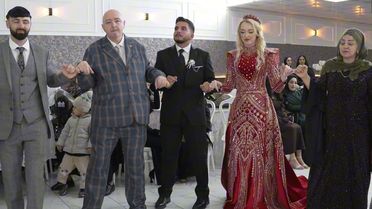 Marmaris'te Tanıştılar, Van'da Evlendiler