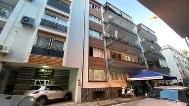 Cam Silerken Düşen Temizlikçi Hayatını Kaybetti
