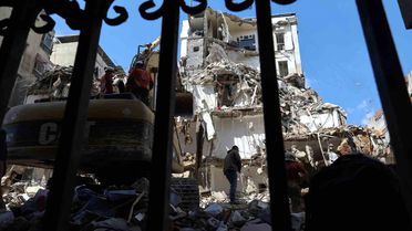 İsrail'in Lübnan'a Hava Saldırıları: 357 Can Kaybı