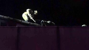 Küçükçekmece'de otel yangınında mahsur kalan iki kişi kurtarıldı