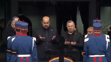 Lucescu’nun cenazesine katılan Türk taraftarlar Fatiha okudu 