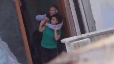 Cezaevinden kaçtı, polisleri görünce en yakınlarına dehşeti yaşattı