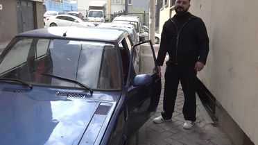 Sahibinin bile unuttuğu araca gelen teklifler güldürdü: Yarısı ısırılmış dönerle takas