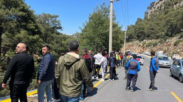 Fethiye'de Beton Mikserinin Yuvarlanması: Şoför Yaralandı