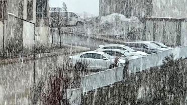 Yüksekova'da kar ve sis etkili oldu: Görüş mesafesi 20 metreye düştü