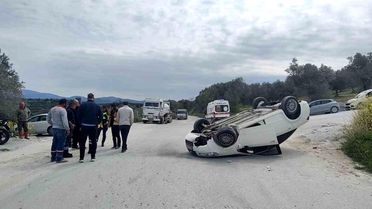 Kuşadası'nda Takla Atan Otomobilden Sağ Kurtuluş