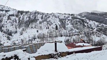 Erzincan'da Nisan Sürprizi: Kar Yağışı