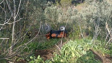 Traktör Şarampole Uçtu, 2 Yaralı