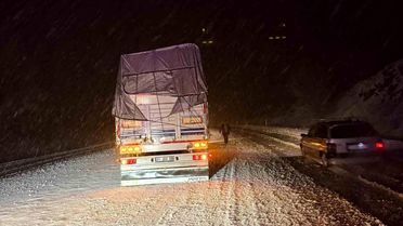 Alaca'da Kar Yağışı Sürücüleri Mağdur Etti