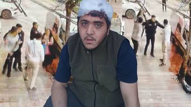 Engelli gence acımasız saldırı! Korumak isteyen anneyi de darp ettiler