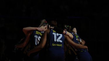 Fenerbahçe Medicana, VakıfBank'ı Devirerek Seriyi Eşitledi