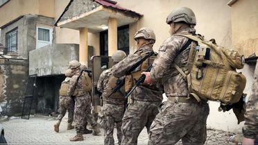 Hakkari'de Kaçakçılık Operasyonu: 7 Gözaltı