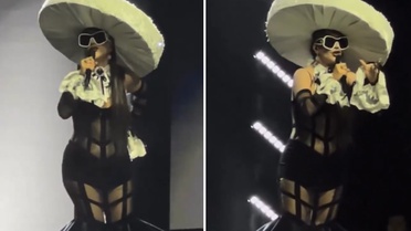 Hande Yener'in sahne kostümü geceye damga vurdu
