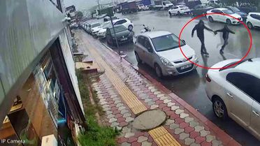 Kapkaççıya Kapatmayan Kuyumcu Peşinden Koştu