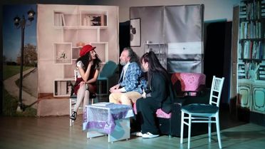 İncirliova'daki tiyatro oyununa vatandaşlardan yoğun ilgi