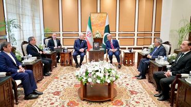 İran ve Pakistan'dan Barış İçin Görüşme