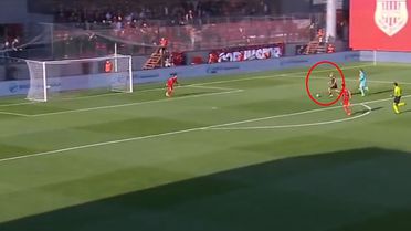 İstese yapamaz! Hamza Akman boş kaleye inanılmazı başardı