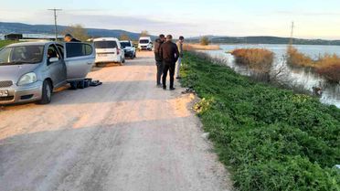 Karacabey'de Araç Yanında Ölü Bulundu