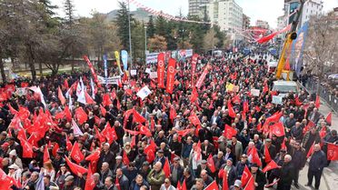 Özgür Özel'in Mitinginde Şok Pankart
