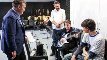 Vali Sözer Gençlik Merkezi'ni Ziyaret Etti