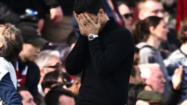 Yıllar sonra şampiyonluğa koşan Arsenal kendi sahasında yenildi