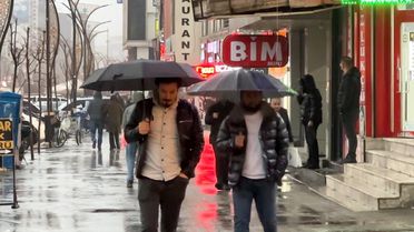 Yüksekova'da Sağanak Yağış Hayatı Olumsuz Etkiledi