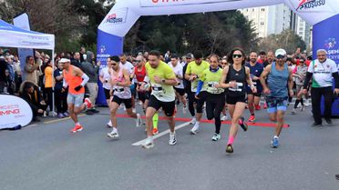 Ataşehir'de bir ilk: 1200 sporcu Ata Koşusu'nda ter döktü