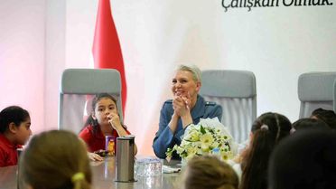 Başkan Subaşı'nı ziyaret eden minikler, belediyenin yürüttüğü çalışmalar hakkında bilgi aldı