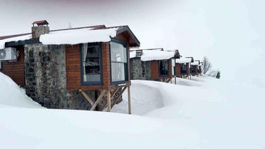 Handüzü Yaylası Nisan'da Karla Kaplandı