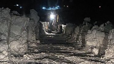 Ambulans Kar Yağışında Kara Saplandı