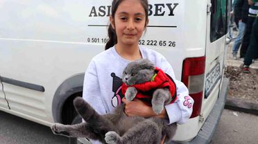 Taraftar Kızı ve Kedisiyle Bursaspor'a Destek