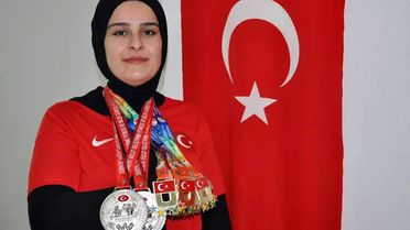 Funda Maral, Bilek Güreşi Şampiyonası'nda Üçüncü Oldu