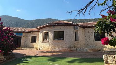 Öğretmen, kızı için tüm sınıfı derslerinde geri bıraktı: Beğenmiyorsan özel okula gönder