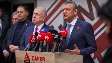 CHP Genel Başkanı Özgür Özel: 'Erdoğan tarihe anayasanın zorunlu kıldığı bir ara seçimden kaçan lider olarak geçecektir'