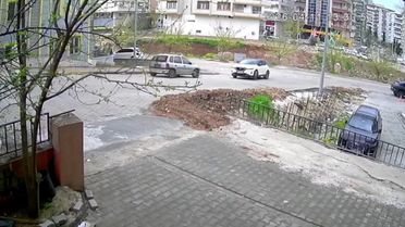 Şanlıurfa'da Park Halindeki Araç Dereye Düştü