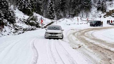 Sinop'ta Kar Yağışı Sürücüleri Zora Soktu