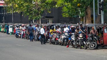 Sri Lanka'da Akaryakıt Alımında Yeni Dönem