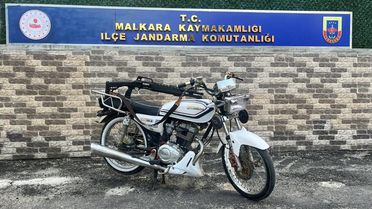 Ruhsatsız silah ve motosiklet paylaşımı gözaltıya neden oldu