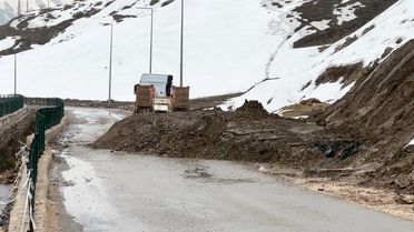 Hakkari'de Heyelan Ulaşımı Zorlaştırıyor