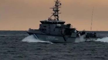 Ege'de hareketli anlar: Türk Sahil Güvenliği kovaladı, Yunan botu kaçtı