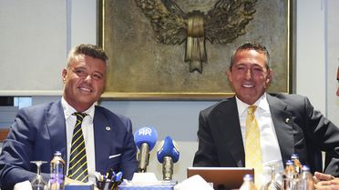 Ali Koç ve Sadettin Saran el sıkıştı: Fenerbahçe'de imzalar atılıyor
