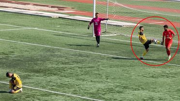 Amatör maçta rakibine defalarca tekme atan futbolcu tutuklandı